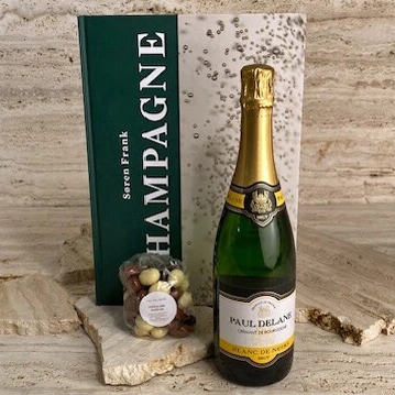 Champagne bog af Søren Frank pakket med Cremant og italienske chokolademandler
